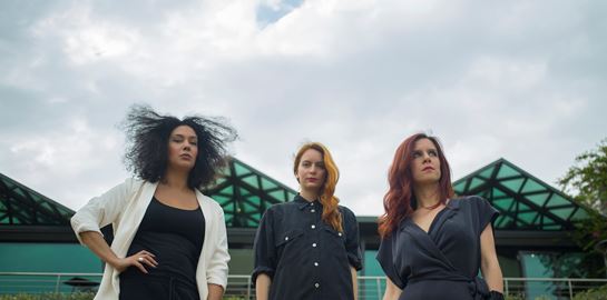 Η Nalyssa Green, η Sugahspank! και η Lou is δεν θα πουν ποτέ &quot;αντίο&quot; στον Leonard Cohen