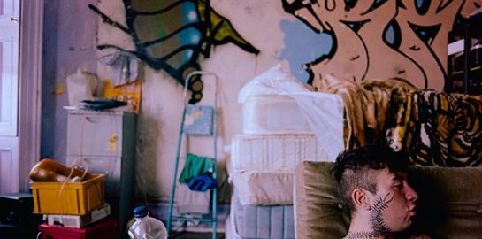 Το trailer του Bird με τον Barry Keoghan είναι όσο σουρρεάλ το περιμέναμε