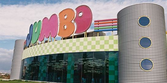 Στη θάλασσα 6.000 κοντέινερ της Jumbo