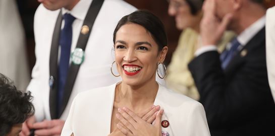 Η Alexandria Ocasio-Cortez επανεκλέχθηκε στο Κογκρέσο
