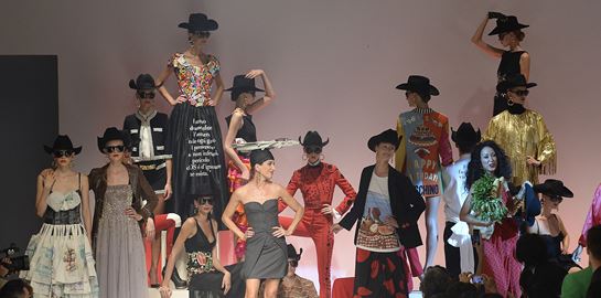 Franco Moschino: Ο πιο ασεβής σχεδιαστής της ιταλικής μόδας