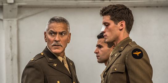 Ο George Clooney ζει την παράνοια του πολέμου στο trailer του Catch-22