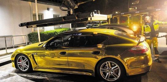 Η χρυσή Porsche Panamera που κατασχέθηκε γιατί ήταν δημόσιος κίνδυνος
