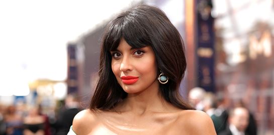 Η Jameela Jamil δεν φοβάται να μιλήσει για το Black Lives Matter