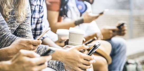 Πώς να αποχωρείς αθόρυβα από ομαδικές συνομιλίες στο WhatsApp