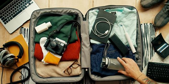 Μήπως πακετάρεις πάρα πολλά ρούχα; Μερικά tips για να χωρέσεις όλα τα απαραίτητα στη βαλίτσα σου