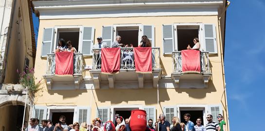 9 ξεχωριστά πασχαλινά ελληνικά έθιμα