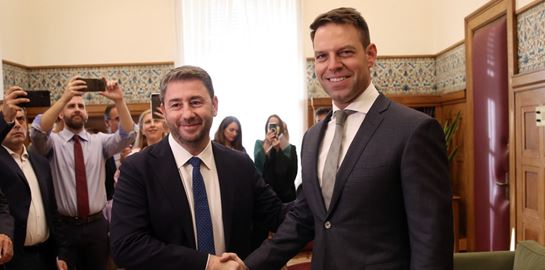 Κασσελάκης εναντίον Σημίτη, 24 ώρες μετά τη σύσφιξη σχέσεων με το ΠΑΣΟΚ