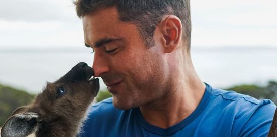 Τι δουλειά έχει ο Zac Efron στη Νήσο Καγκουρό;