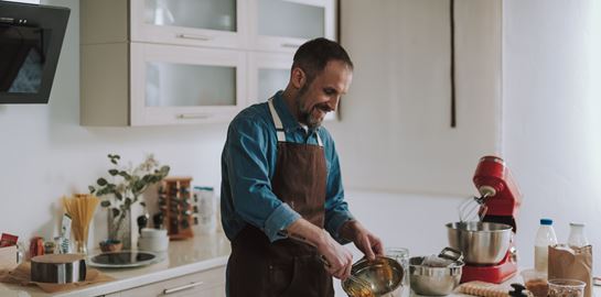 10 λόγοι που ένας άντρας πρέπει να μαγειρεύει