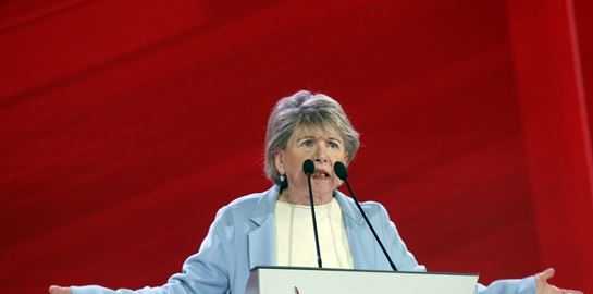 H Έλενα Ακρίτα ανακοίνωσε ότι μένει στον ΣΥΡΙΖΑ-20 σχόλια και αντιδράσεις