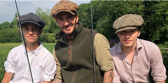 Ο David Beckham και οι γιοι του δείχνουν πώς γίνεται το καλοκαιρινό country στυλ
