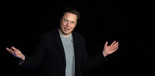 Ο Elon Musk έχει κάτι να πει για τη διαμάχη Johhny Depp-Amber Heard