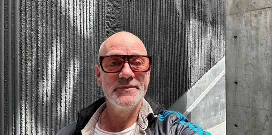 O Michael Stipe των R.E.M. τα πήρε με τη Meta και θέλει να κάνουμε μποϊκοτάζ σε Facebook και Instagram