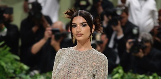 Η Emily Ratajkowski είναι ο καύσωνας αυτοπροσώπως