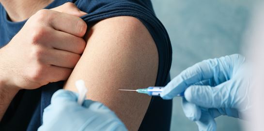 Πότε ανοίγουν τα ραντεβού και για τα τέσσερα εμβόλια στις ηλικίες 30-44