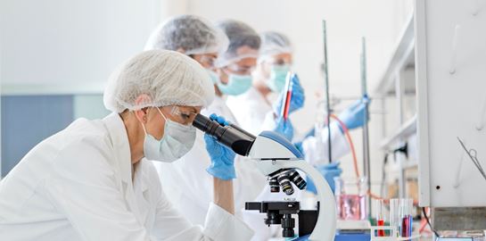 Τι γνωρίζουμε μεχρι στιγμής για το εμβόλιο της AstraZeneca