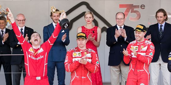 Η σύντομη ιστορία της ολόσωμης φόρμας που κλείνει φέτος τα 100