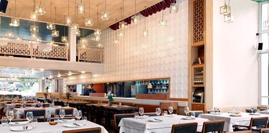 Οι μάγειρες και τα εστιατόρια που έκαναν μόδα την ελληνική κουζίνα