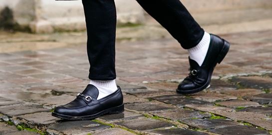 Η καλτ επιστροφή της λευκή κάλτσα στα καλά παπούτσια