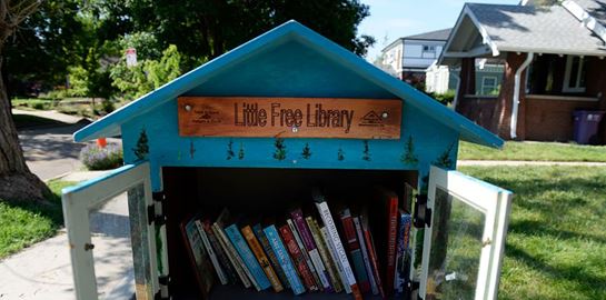 Little Free Library: Η εθελοντική δράση στο Leeds που υπενθυμίζει πόσο σημαντικά είναι τα βιβλία