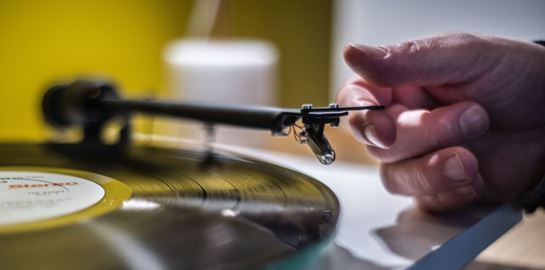 Οι πωλήσεις βινυλίου στην κορυφή για πρώτη φορά από το 1986