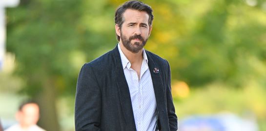 O Ryan Reynolds αγόρασε σπίτι σε χωριό για να είναι κοντά στη Ρέξαμ
