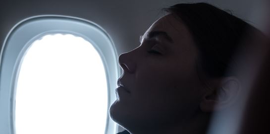 Αυτή είναι η καλύτερη θέση για να κοιμηθείς στο αεροπλάνο