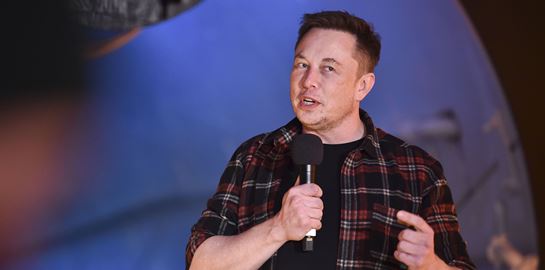 O Elon Musk επιβεβαιώνει ότι η Tesla ετοιμάζει ιπτάμενο αυτοκίνητο