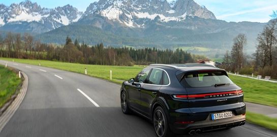 Οδηγώντας τη νέα Porsche Cayenne στη Λειψία