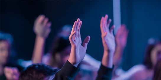 Πώς θα μπορούσε να είναι το εφηβικό θέατρο σήμερα