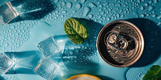 Μπύρα vs αναψυκτικά: Με τι διψάμε λιγότερο στη ζέστη;