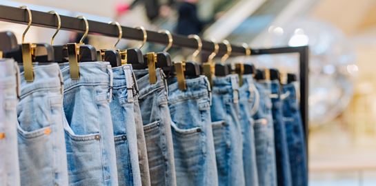 Στη Βόρεια Κορέα απαγορεύονται πλέον τα στενά τζην