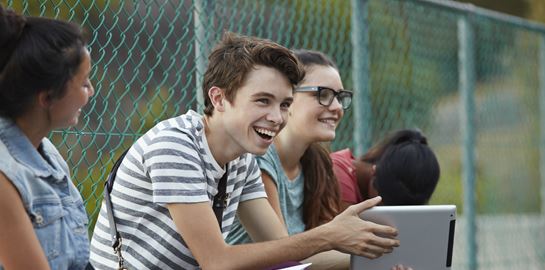 Κι αν οι έφηβοι εξεγερθούν πρώτοι στα social media;