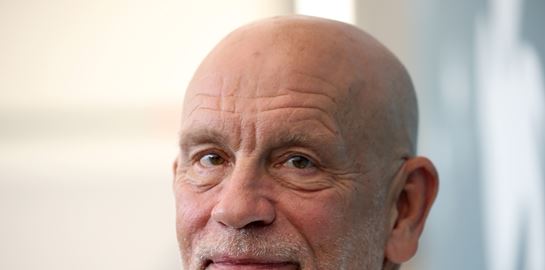 O John Malkovich στη Στέγη του Ιδρύματος Ωνάση