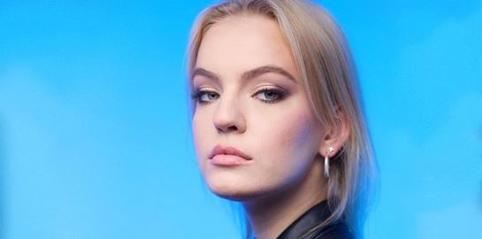 Η Dasha Navalnaya ακολουθεί τα βήματα του πατέρα της, Alexei Navalny