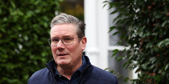 Κυβέρνηση μετά από 14 χρόνια σχηματίζουν οι Εργατικοί του Keir Starmer στη Βρετανία