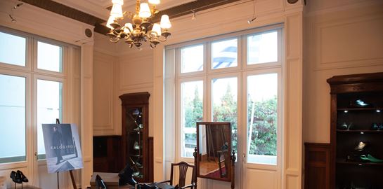 Esquire Townhouse Athens: H εταιρεία Kalogirou &quot;αφηγείται&quot; την ιστορία των υποδημάτων