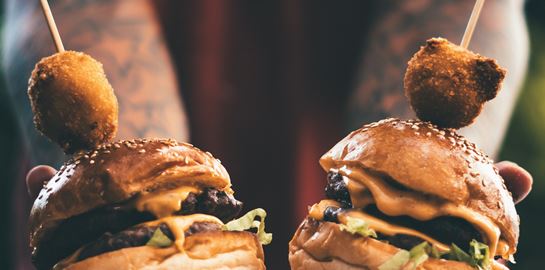 Τα πιο πολυσυζητημένα burgers του κόσμου