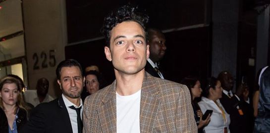 Ο Rami Malek και το πιο κομψό πανωφόρι του φθινοπώρου