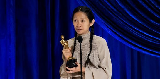 10 αλήθειες για την Chloé Zhao, την απόλυτη νικήτρια των φετινών Όσκαρ