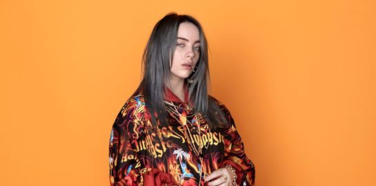 H Billie Eilish λεέι ότι θα έπρεπε να έχει διδακτορικό στον αυνανισμό