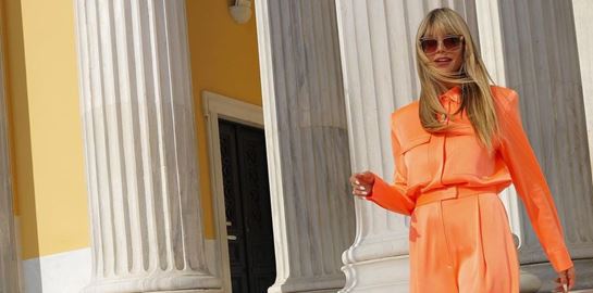 Σε άλλα νέα, η Heidi Klum περπάτησε ξυπόλητη στην Διονυσίου Αρεοπαγίτου