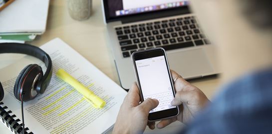 Έτσι θα κάνεις το διάβασμα πιο ξεκούραστο στο iPhone