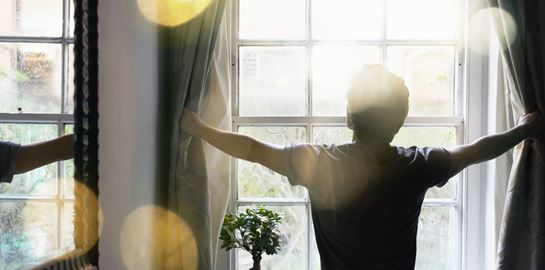 Το πρωινό ξύπνημα κάνει κακό στην υγεία υποστηρίζει νέα έρευνα