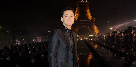 Ο Yves Saint Laurent θα χειροκροτούσε το total black look του Rami Malek