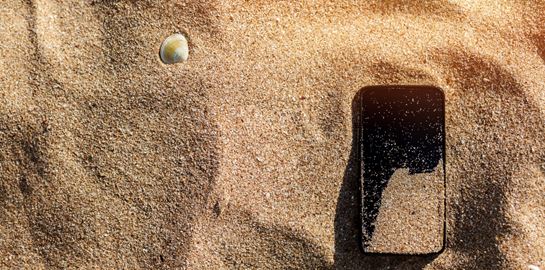 Πώς να προστατεύσεις το κινητό σου από την άμμο