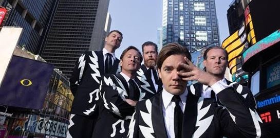 Με το Countdown to Shutdown, οι Hives μετρoύν το χρόνο αντίστροφα μέχρι το Release Athens