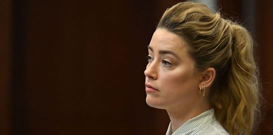 Τα χειριστικά τρικ της Amber Heard στο δικαστήριο