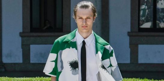 Κι αν η γραβάτα είναι η νέα χρυσή καδένα;